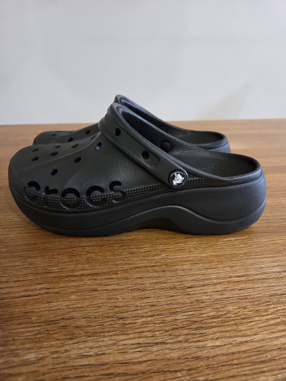 CROCS Women's Platform Clog In Black Size 10 - Picture 4 of 9
